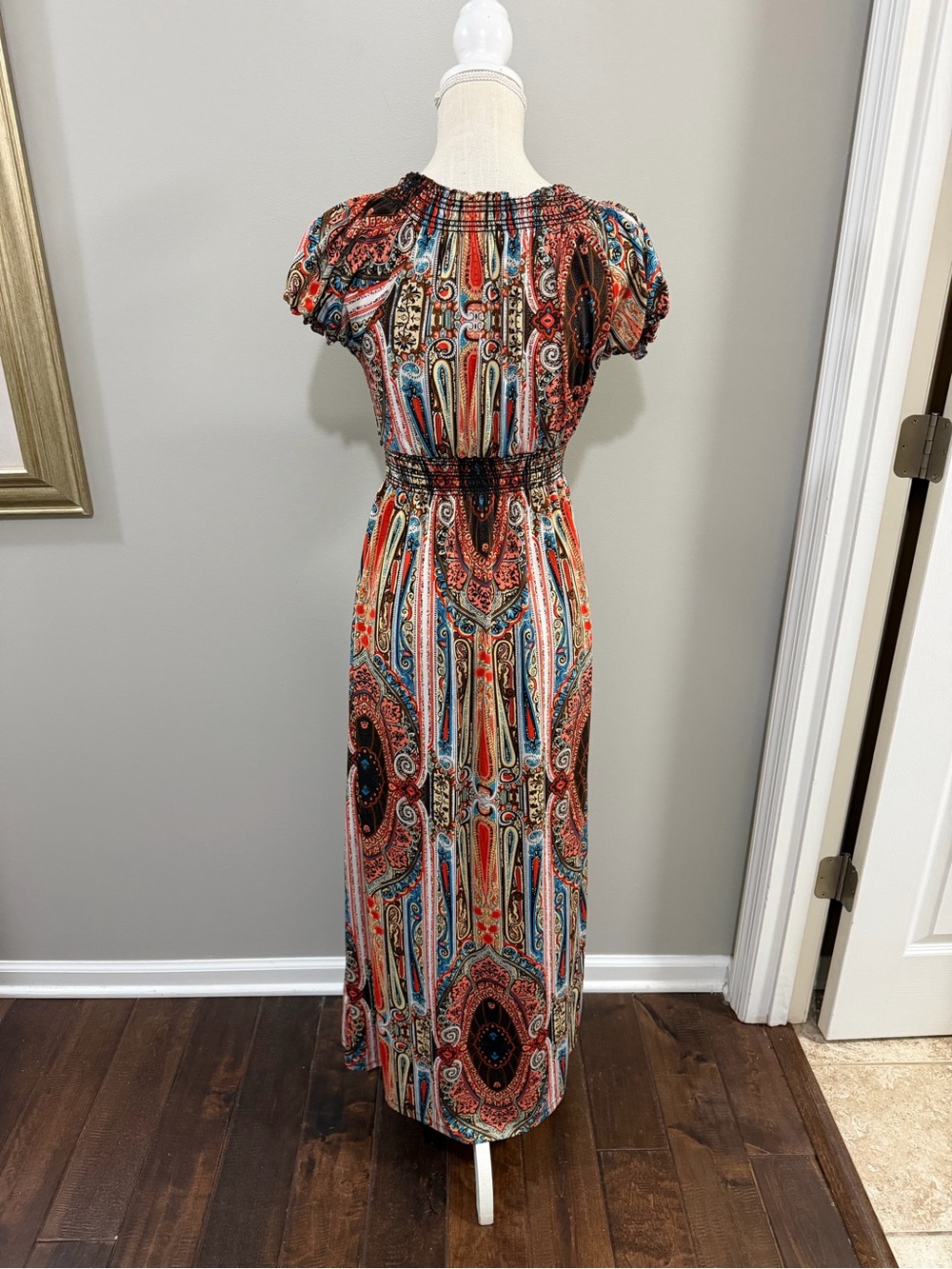 V-Neck Boho Maxi Dress in Multicolor Paisley with Smocked Waist. Size L - Picture 2 of 6